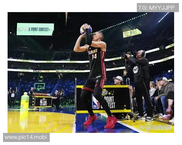 利拉德:三分大赛比平时比赛更上心,不想首轮15分就被淘汰 利拉德:三分大赛比平时比赛更上心,不想首轮15分就被淘汰